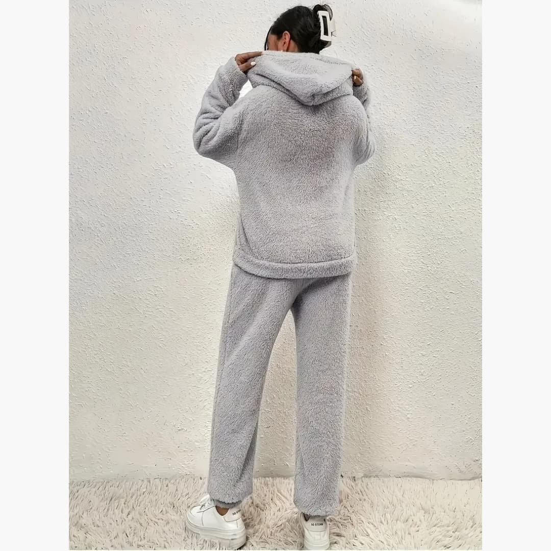 2-delt lounge-damesett i mykt materiale – varm og komfortabel | LØVIA