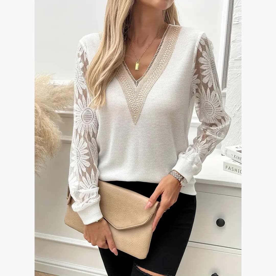 Blonde T-skjorte Dame med Blomsterermer | LØVIA