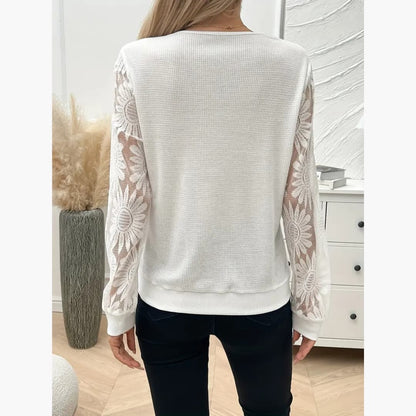 Blonde T-skjorte Dame med Blomsterermer | LØVIA