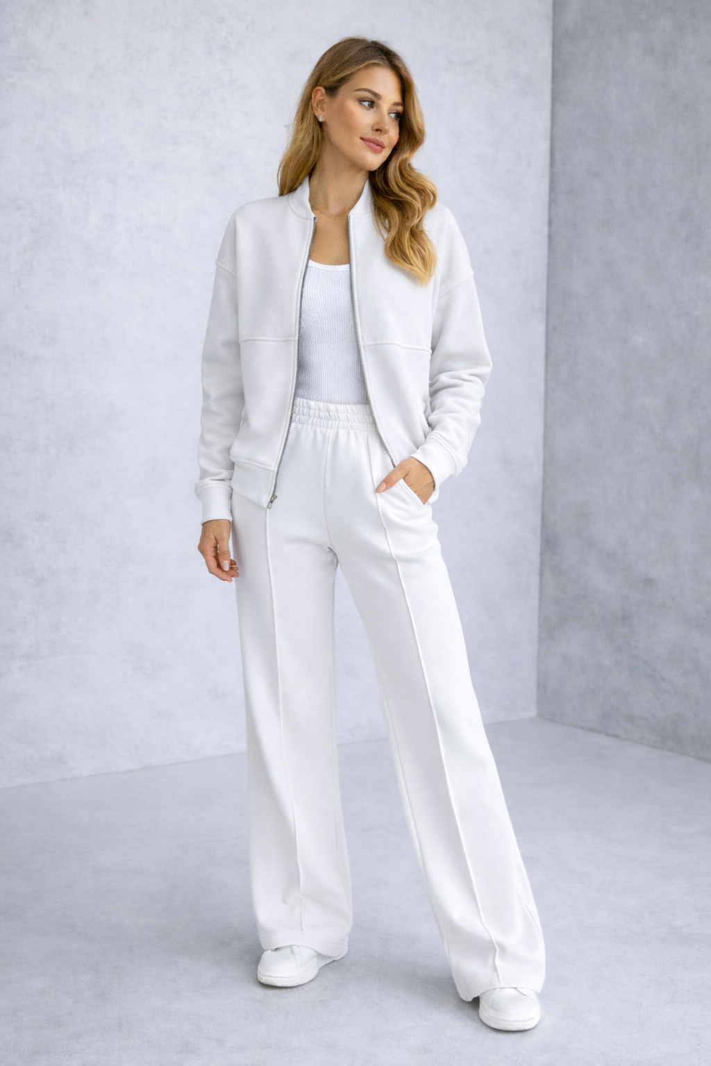 2-delt damesett med glidelåsjakke og vide bukser – komfortabel og moderne | LØVIA