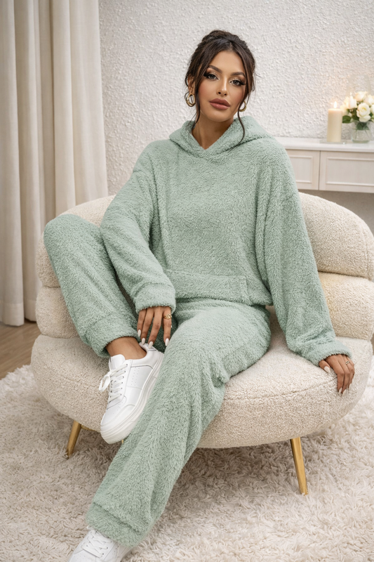 2-delt lounge-damesett i mykt materiale – varm og komfortabel | LØVIA