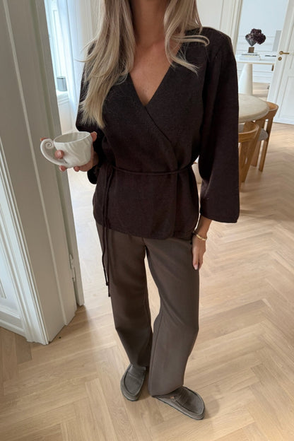 Anne omslags­cardigan – Mørk brun